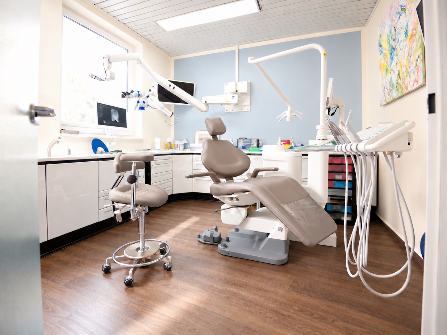 Behandlungsraum in der Endodontiepraxis von Endoversum